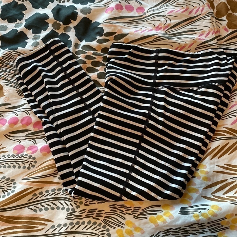 𝅺athleta Striped Crop Legging